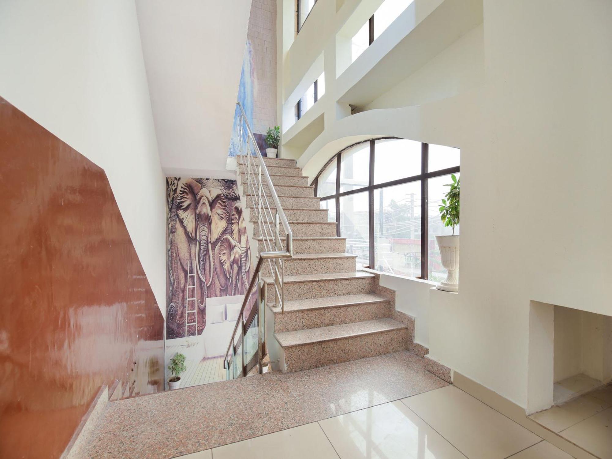 Oyo Flagship Hotel Le Aley Regency Ludhiana Exterior foto